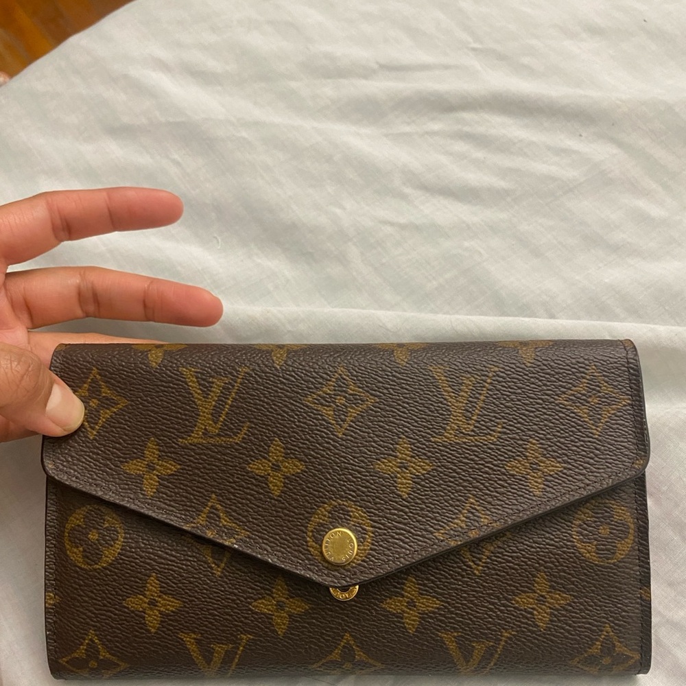 Louis Vuitton Sarah Wallet - Monogram Canvas with Red Interior